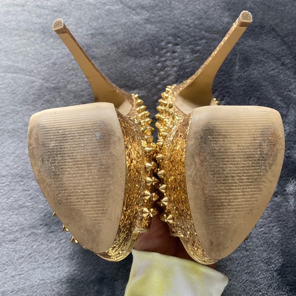 Gold spike 5”stilletto (1” is platform) Steve Madden. Very sexy - Picture 4 of 5